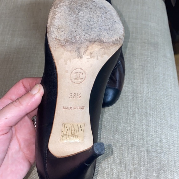 Authentic Chanel pumps size 8.5 - Picture 10 of 14